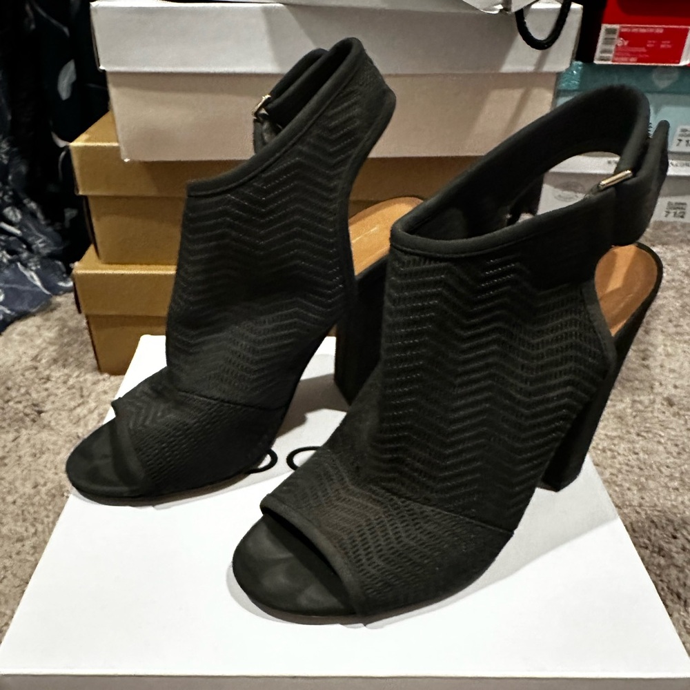 Black Aldo heels size 7.5